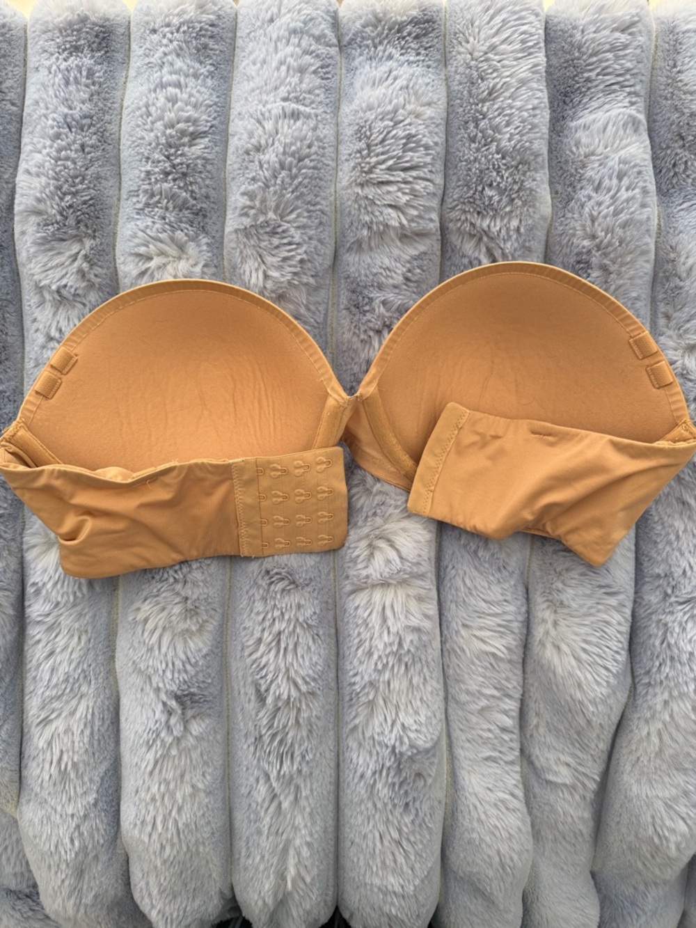 SKIMS Strapless Bandeau Bra in Clay Nude - Picture 3 of 4